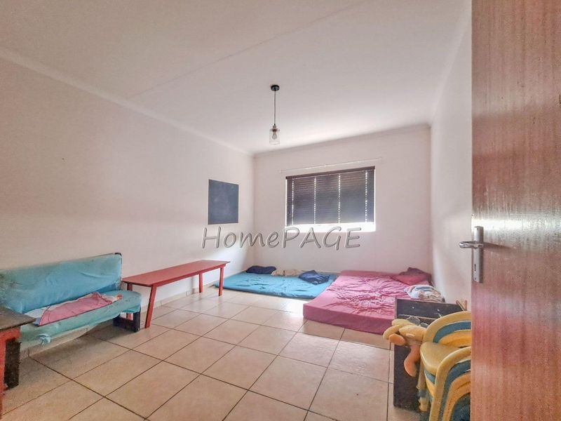 Fairway Estates, Walvis Bay:  3 Bedr Home with 3 Bedr Flat on offer - Photo 5