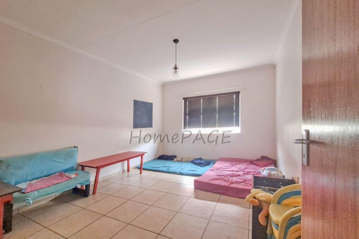 Fairway Estates, Walvis Bay:  3 Bedr Home with 3 Bedr Flat on offer - Photo 5