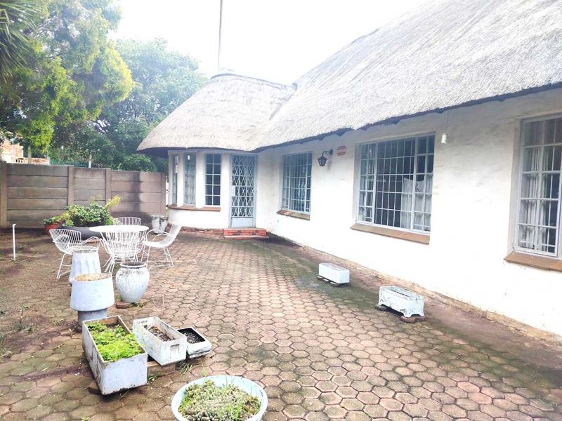 A Rare Find in South Crest! - Photo 3