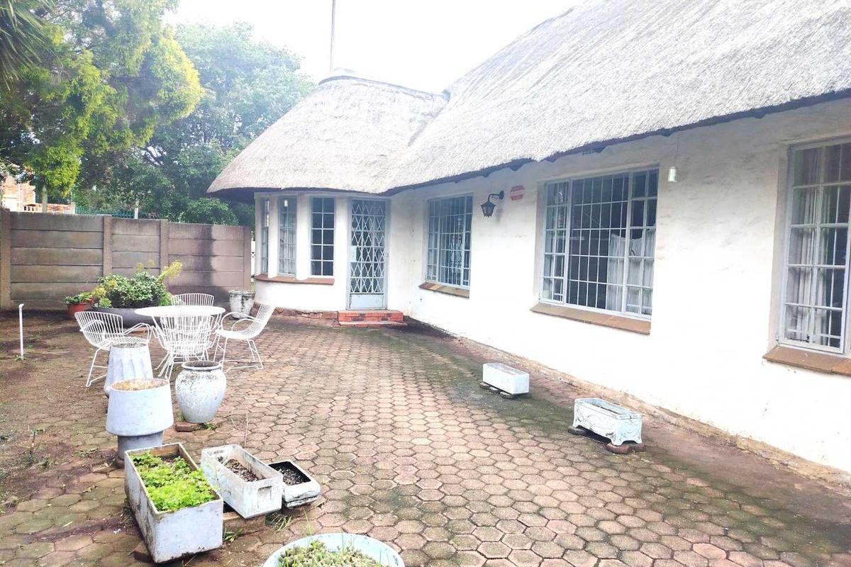 A Rare Find in South Crest! - Photo 3