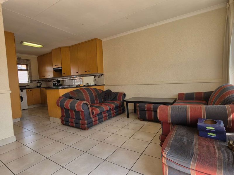 2 Bedroom Apartment / Flat for Sale in Verwoerdpark - Photo 8