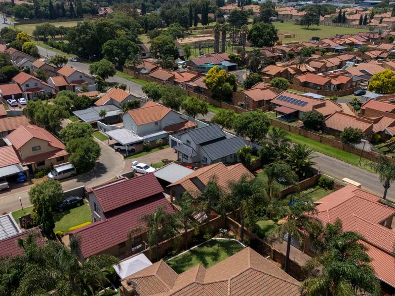 Neat house in a great area available for a steal ! - Photo 7