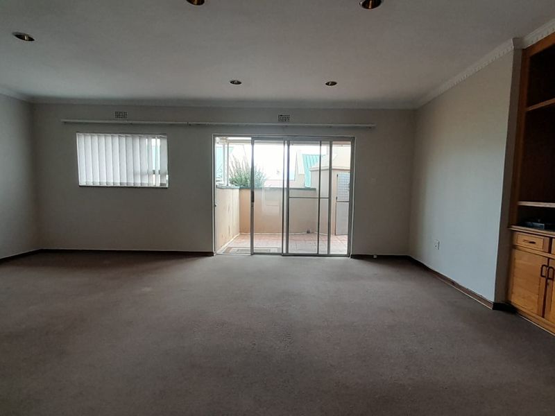 Retirement Home - Photo 4