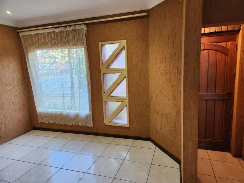 Priced to Sell - 3 Bedroom -2 Bathroom - Photo 7