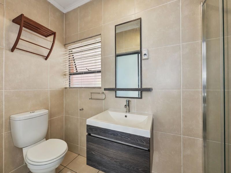 Spacious 3-Bedroom Garden Apartment in Greenstone Crest - Photo 7