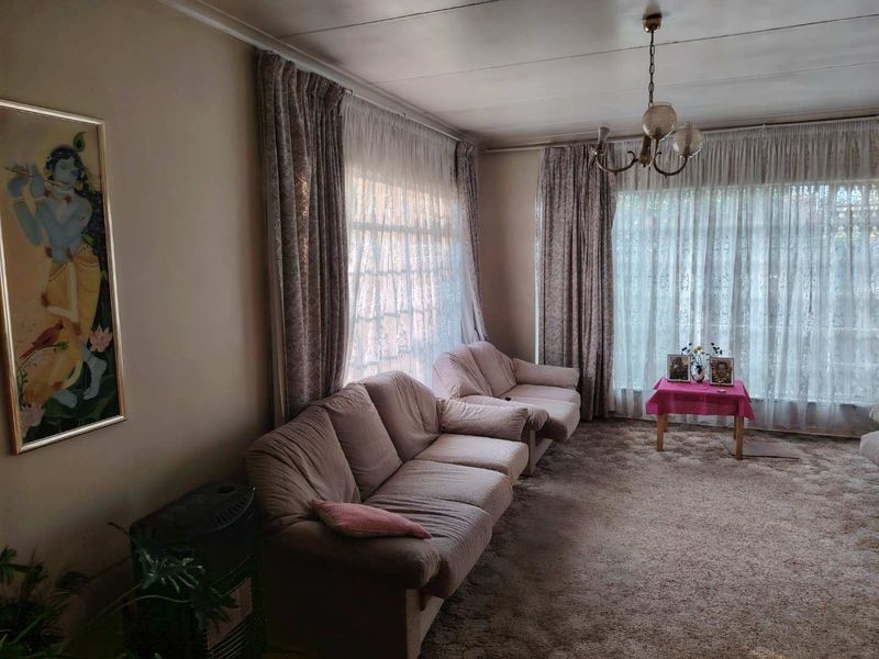 Charming 3-Bedroom Home in Sought-After Boomed-Off Area – Makenzie Park, Benoni - Photo 5