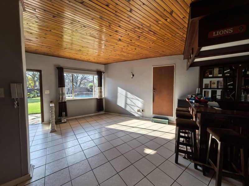 Spacious Double-Storey Family Home with Flatlet and Pool - Photo 10