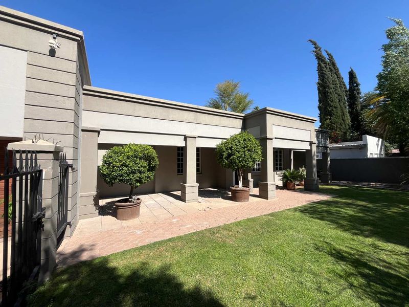 Charming Riverfront Home with Breathtaking Views - Photo 3