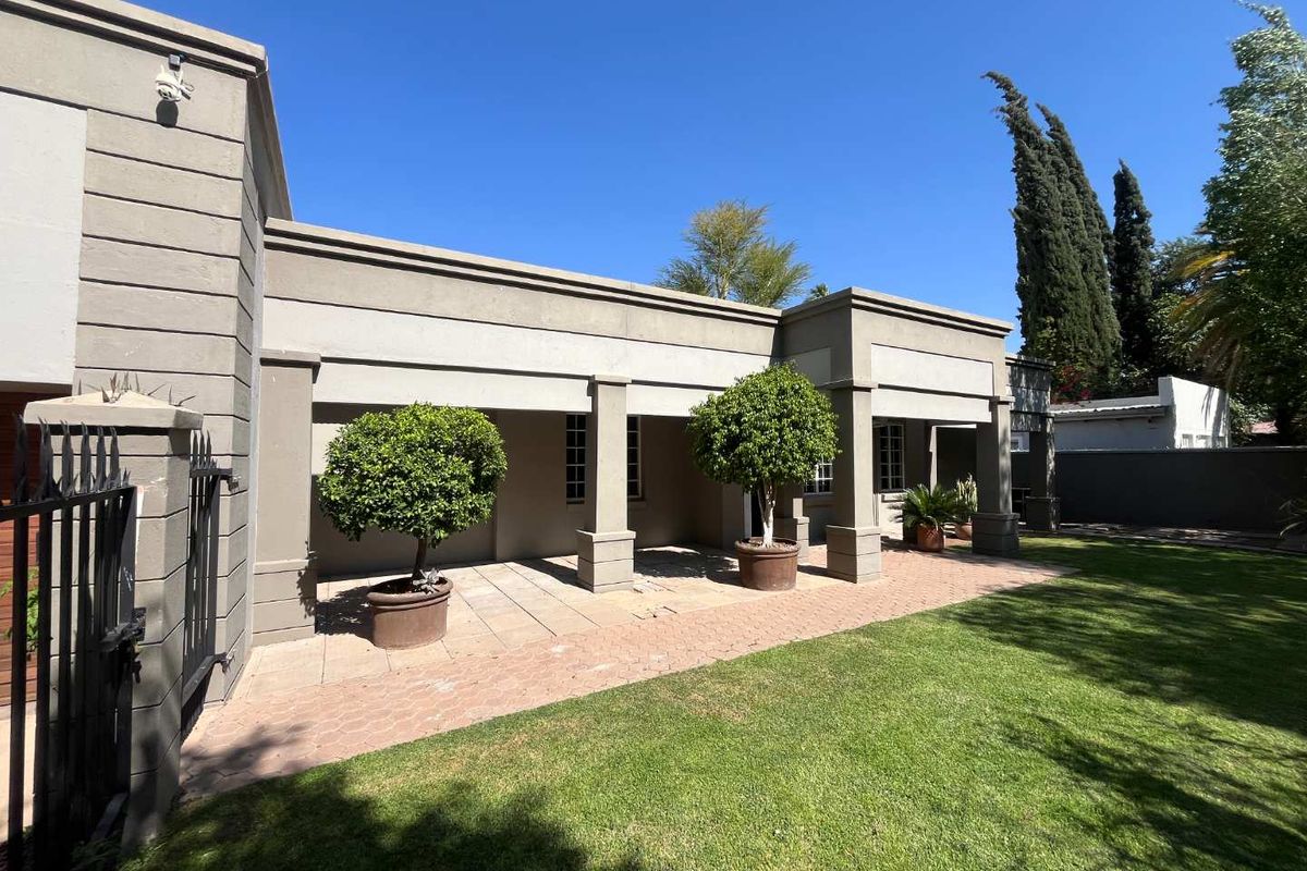 Charming Riverfront Home with Breathtaking Views - Photo 3