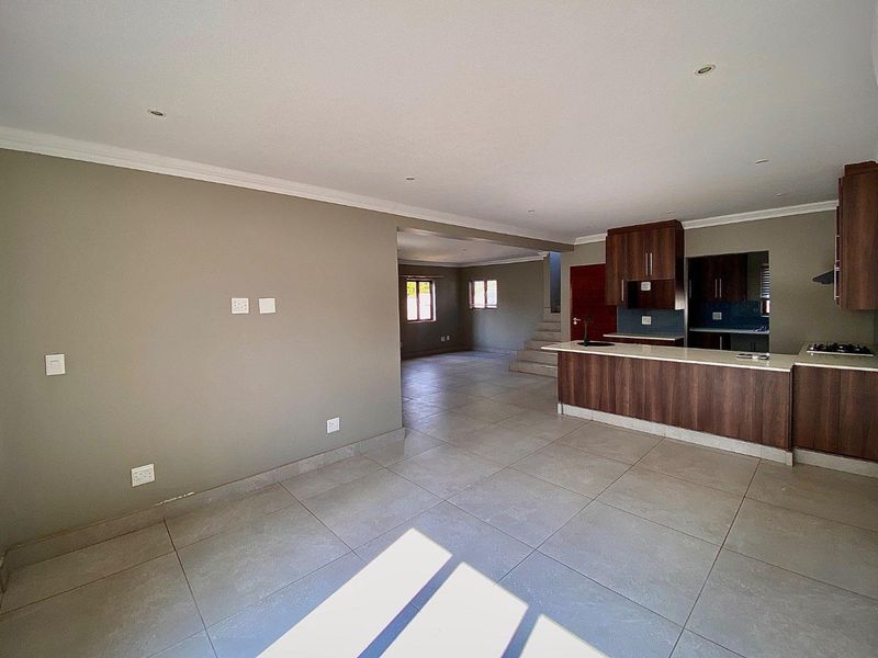 Flawless Townhouse - Photo 4
