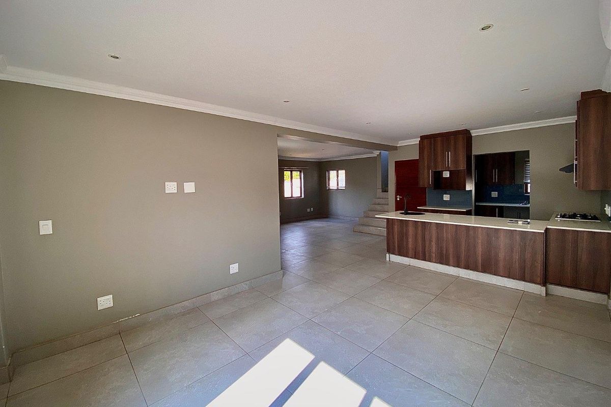 Flawless Townhouse - Photo 4