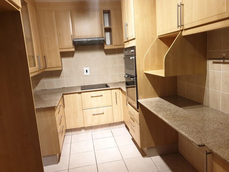 2 BEDROOM APARTMENT TO RENT IN BENMORE - Photo 8