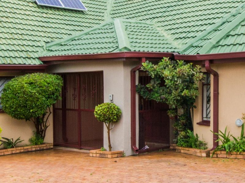 4 Bedroom house for Sale in Diepkloof Ext  - Selling Price is Negotiable - Photo 3