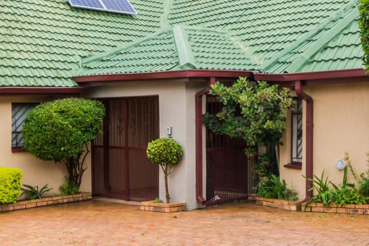 4 Bedroom house for Sale in Diepkloof Ext  - Selling Price is Negotiable - Photo 3