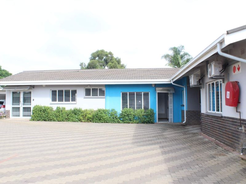 Prime 225m2 Commercial Office Space To Let – Fontana Road - Photo 1