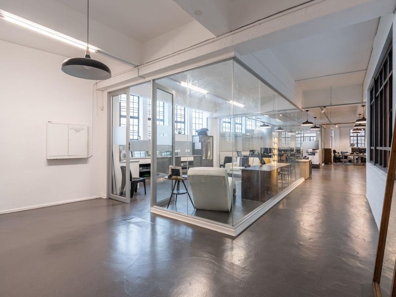 DELIGHTFUL INDUSTRIAL STYLE OFFICE TO LET - Photo 2