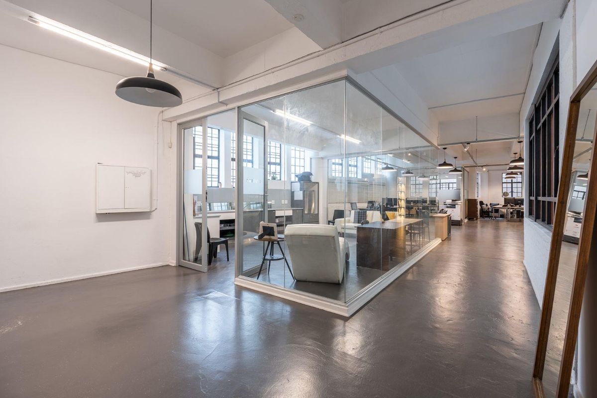DELIGHTFUL INDUSTRIAL STYLE OFFICE TO LET - Photo 2