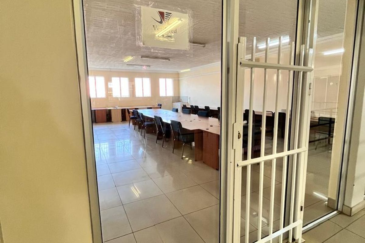 Office to Rent in Southern Industrial Area - Photo 2