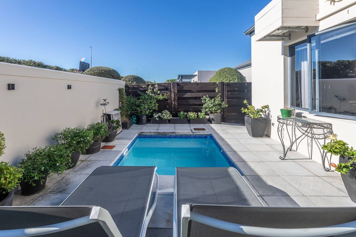 Beautifully Appointed Single-Level Home - Photo 4