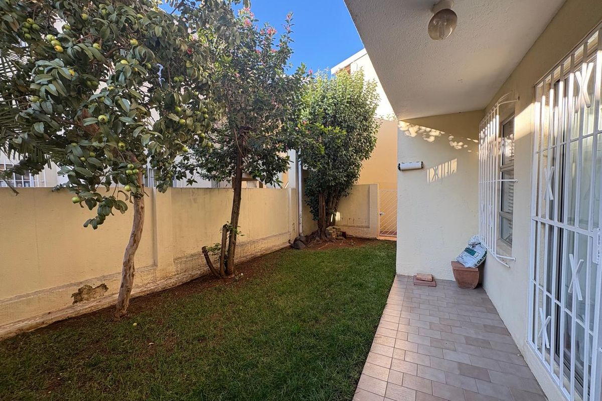 Renovated Garden Apartment in Prime Morningside Position - Photo 2