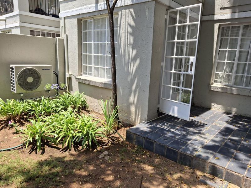 A BEAUTIFUL THREE BEDROOM TOWNHOUSE - Photo 7