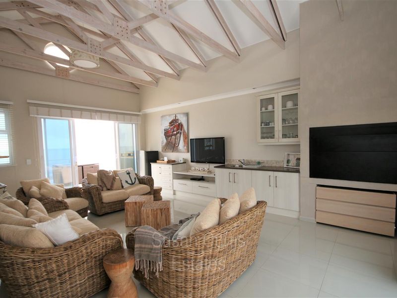 MODERN SEAFRONT TOWNHOUSE - Photo 5