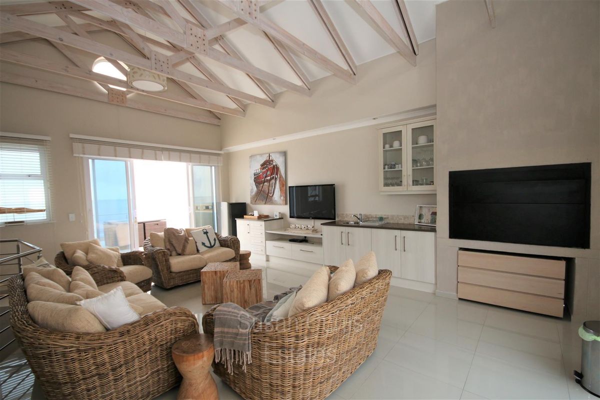 MODERN SEAFRONT TOWNHOUSE - Photo 5