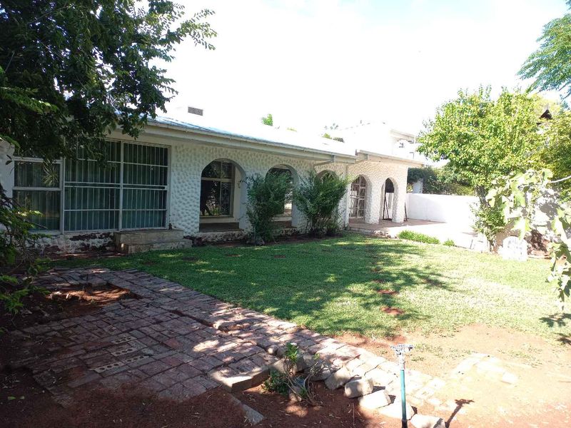 Lovely family home in a very popular area! - Photo 5