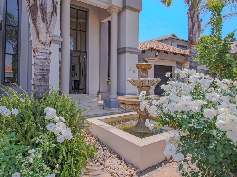 DUAL MANDATE - Palace of a home in Midlands Estate - Photo 2