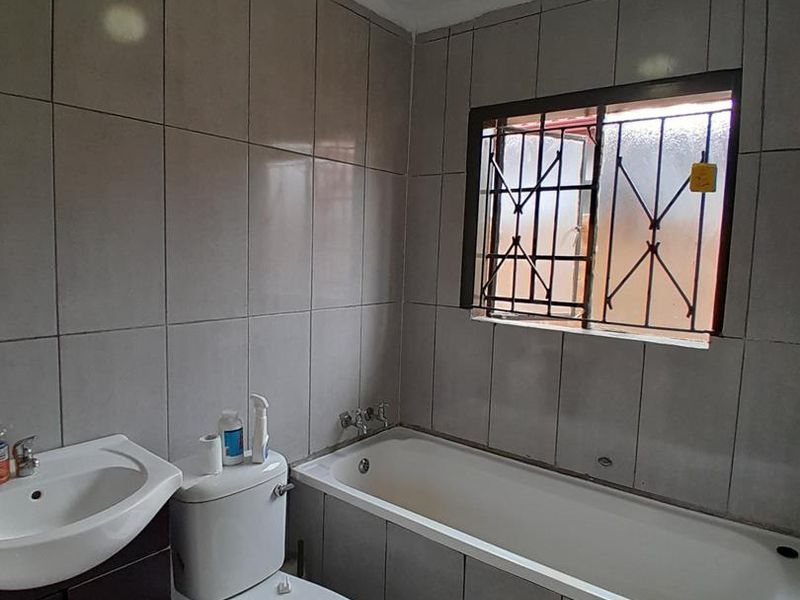 Three bedrooms house for sale in  Nkwe Estate,Rosslyn - Photo 8