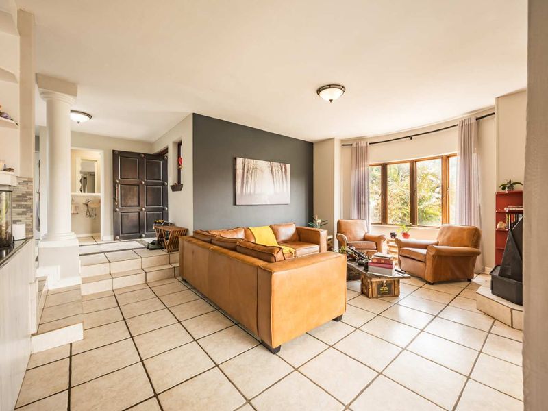 Elegant Family Living in Wapadrand Estate Landgoed - Photo 9