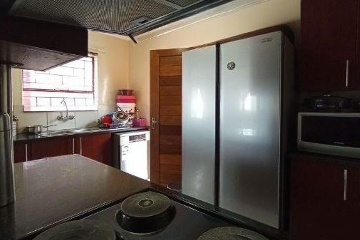 KOSMOSDAL - 3 BEDROOM FULL TITLE HOUSE IN A SECURITY ESTATE - Photo 4