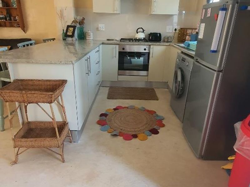 Furnished 3 bedroom rental - Photo 2