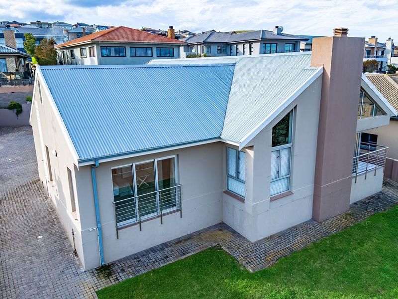 All on one level family home with views of the ocean. - Photo 3