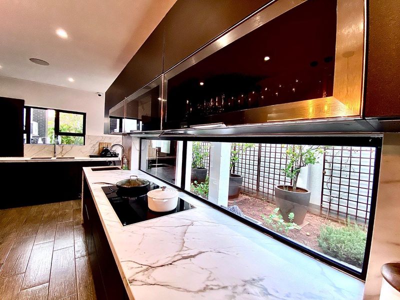 Luxury 5-Bedroom Home with Smart Automation & Triple Garage - Photo 3