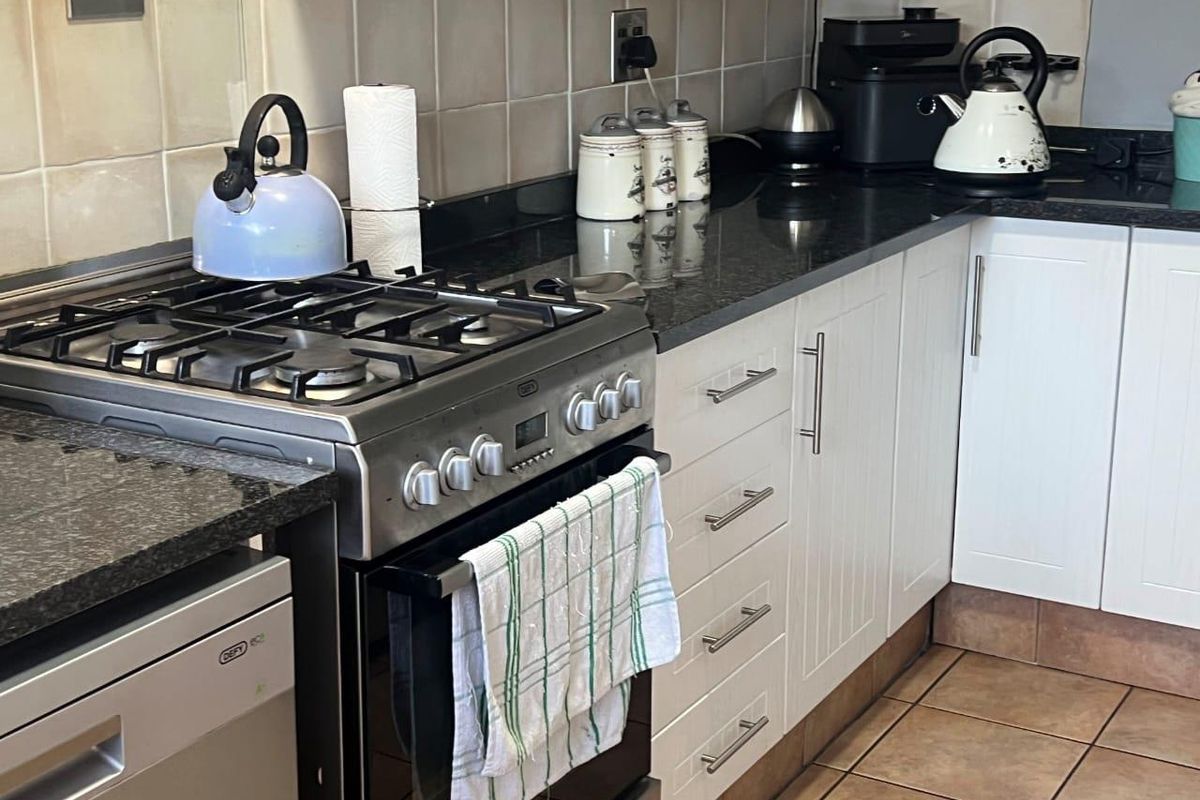 Lock up and go at the next level. Security access complex in the heart of Brackenhurst. - Photo 3