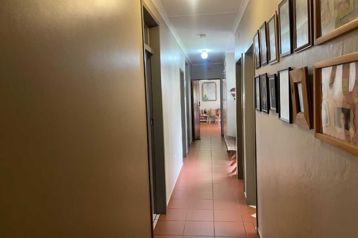 4 Bedroom House For Sale in Vanderbijlpark SE2 - Photo 3