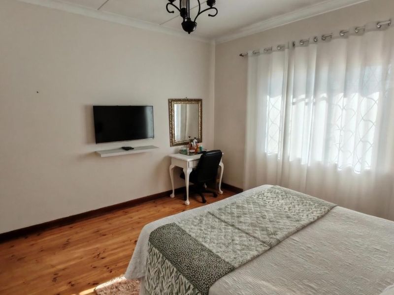 Three-Bedroom Ocean View Starter Home with Inland views nestled in Spacious Garden - Photo 8