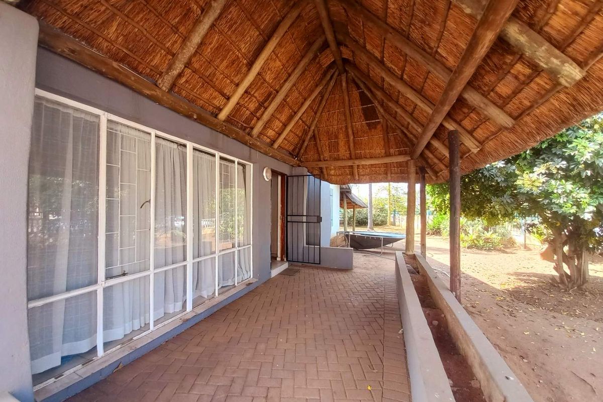 Three bedrooms house for sale in Kwaggasrand - Photo 3