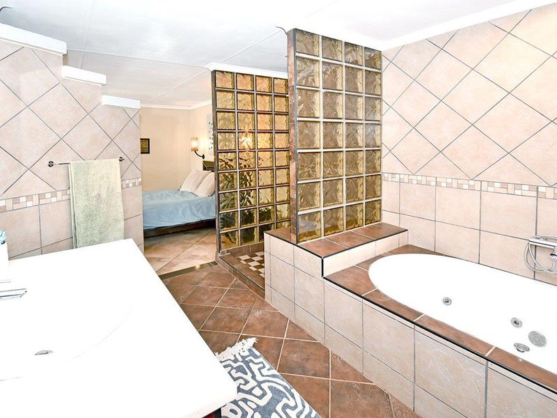 Beautiful Family Home in Secure Complex - Photo 4