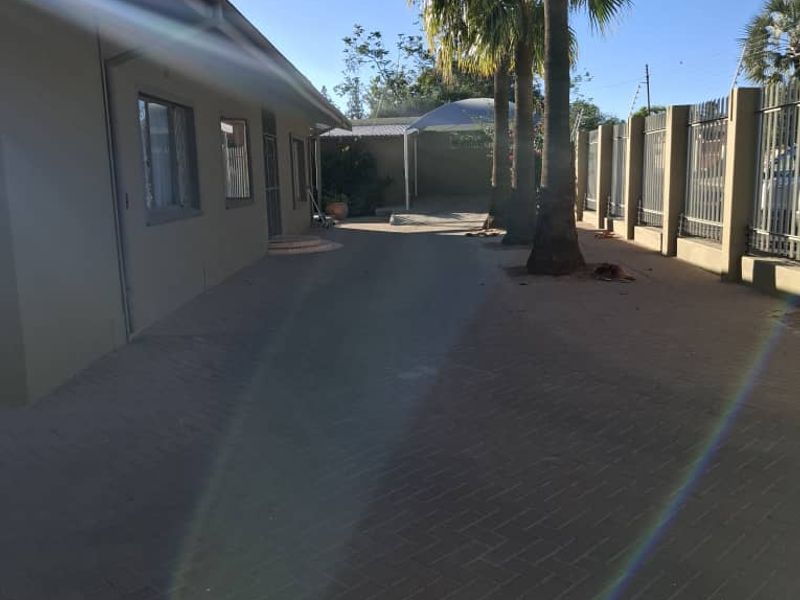 Ample Parking & Prime Location—Perfect for Your Business - Photo 4