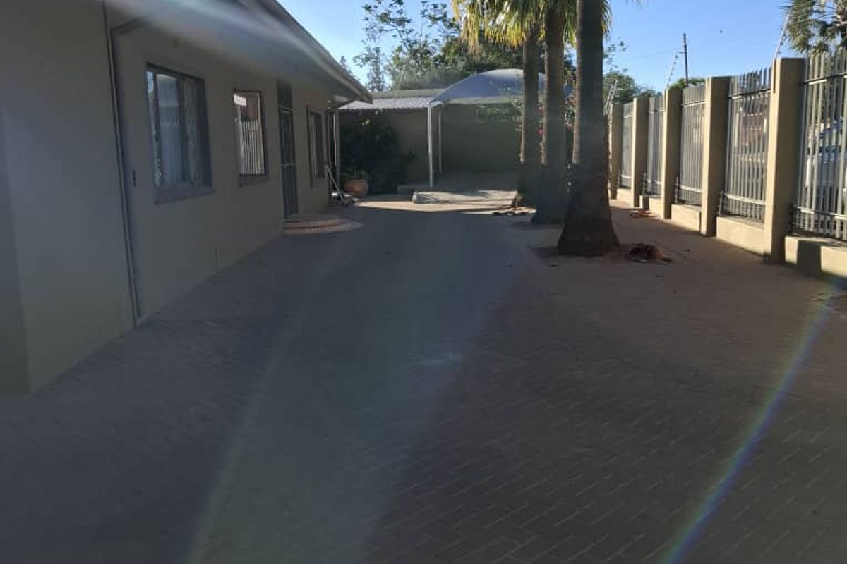 Ample Parking & Prime Location—Perfect for Your Business - Photo 4