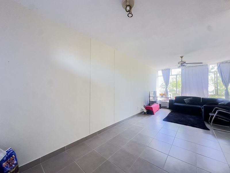 🏡 Fully Renovated 2-Bedroom Duplex in Secure Estate - Photo 5