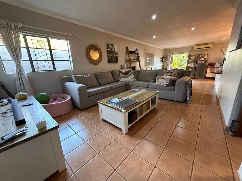 3 Bed, 2.5 Bathroom House in Waverley - Photo 5