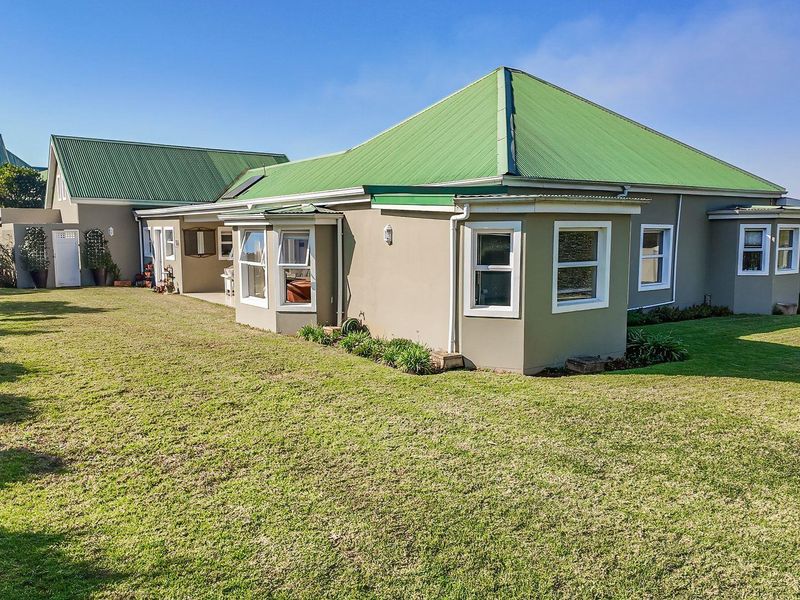 4 Bedroom Family Home with Farmland Views in Broadacres Estate, Howick - Photo 5
