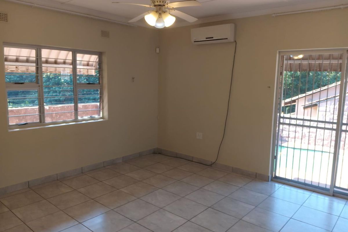 Spacious 4-Bedroom Family Home with Pool, Greenbelt Setting and Separate Granny Flat - Photo 4
