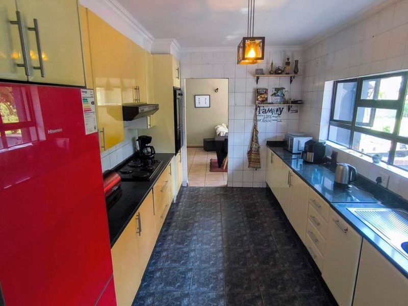 Versatile Family Home with Two Income-Generating Flats - Photo 8