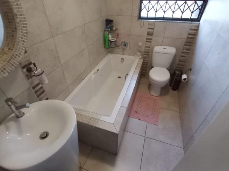 3 Bedroom House For Sale in Vanderbijlpark SE 6 - Photo 3