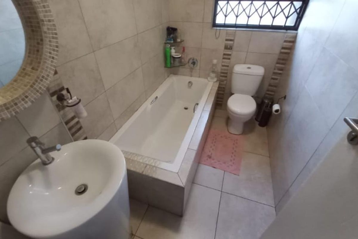 3 Bedroom House For Sale in Vanderbijlpark SE 6 - Photo 3