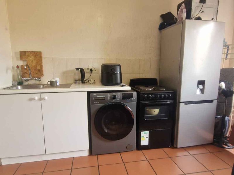 Ideal Bachelor Pad Close to UP Medical Campus - Photo 3